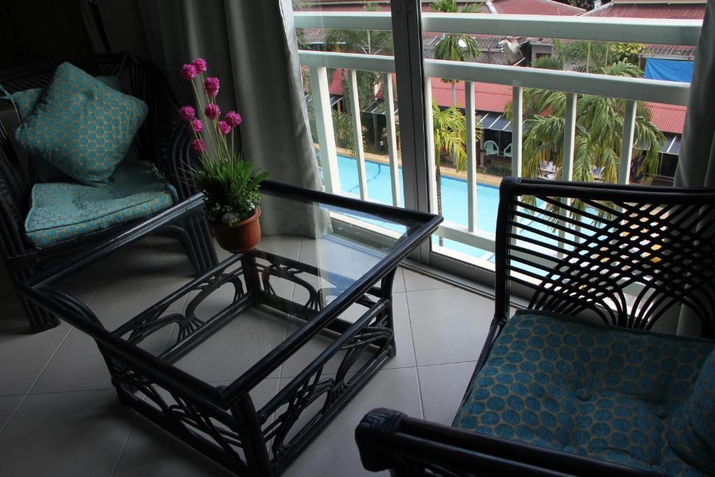 Chanisara Guest House Kata Beach  Room photo