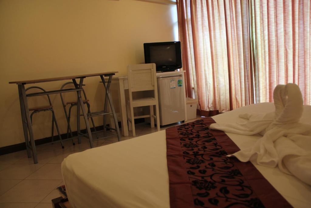 Chanisara Guest House Kata Beach  Room photo