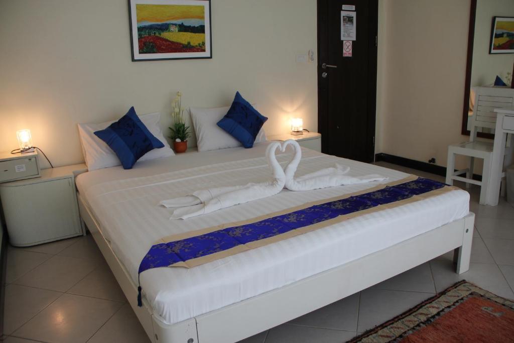 Chanisara Guest House Kata Beach  Room photo